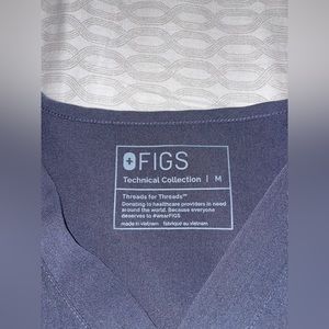 Figs charcoal (limited release color) top